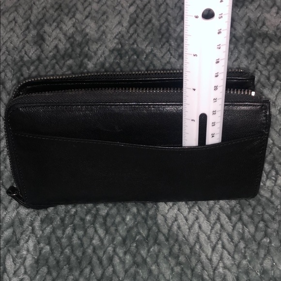 T Tahari Black Leather Zip Wallet - Picture 8 of 8